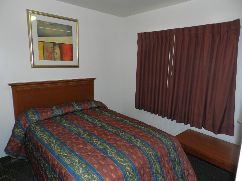 Starlite Motel Bellflower Room photo